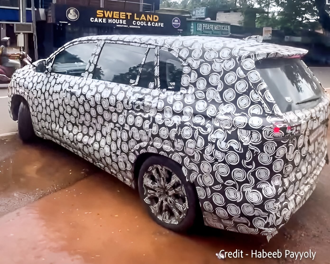 Toyota Innova Hycross Facelift Mulai Diuji, Jadi Gambaran Wajah Baru Innova Zenix?