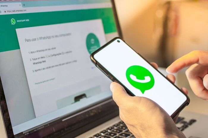 Jangan Heran Bentuk Tampilan  Aplikasi WhatsApp Sekarang Berubah, Menu Chat Pindah ke Bawah