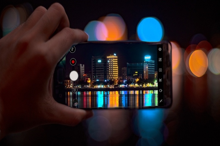 Hasilkan Foto Malam Mengagumkan, Panduan Fotografi Cahaya Rendah Dengan HP iPhone