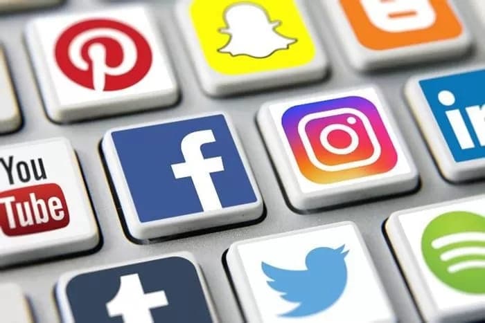 Bot AI Ini Bisa Bantu Scrolling Medsos untuk Kamu!