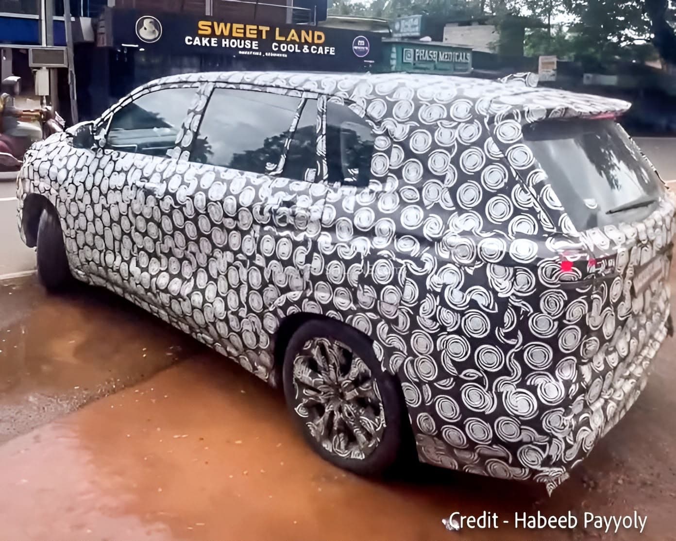Toyota Innova Hycross Facelift Mulai Diuji, Jadi Gambaran Wajah Baru Innova Zenix?