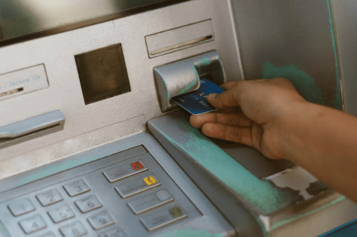 Kebijakan Saldo Minimal ATM, Apa yang Perlu Kamu Ketahui dari Setiap Bank?